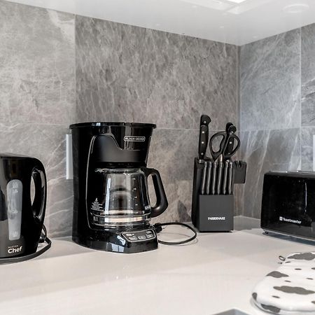 Modern Comfort At Ubc: 1Br Condo Near Campus Ванкувер Екстер'єр фото