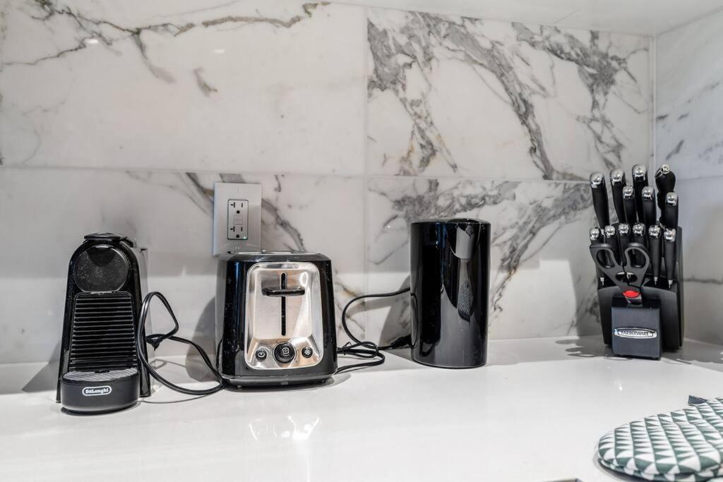 Modern Comfort At Ubc: 1Br Condo Near Campus Ванкувер Екстер'єр фото